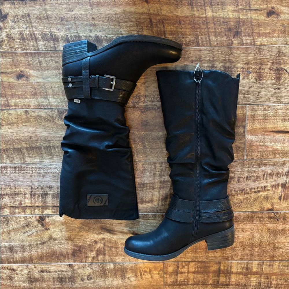 Black Knee-High Boots with Buckle Detail